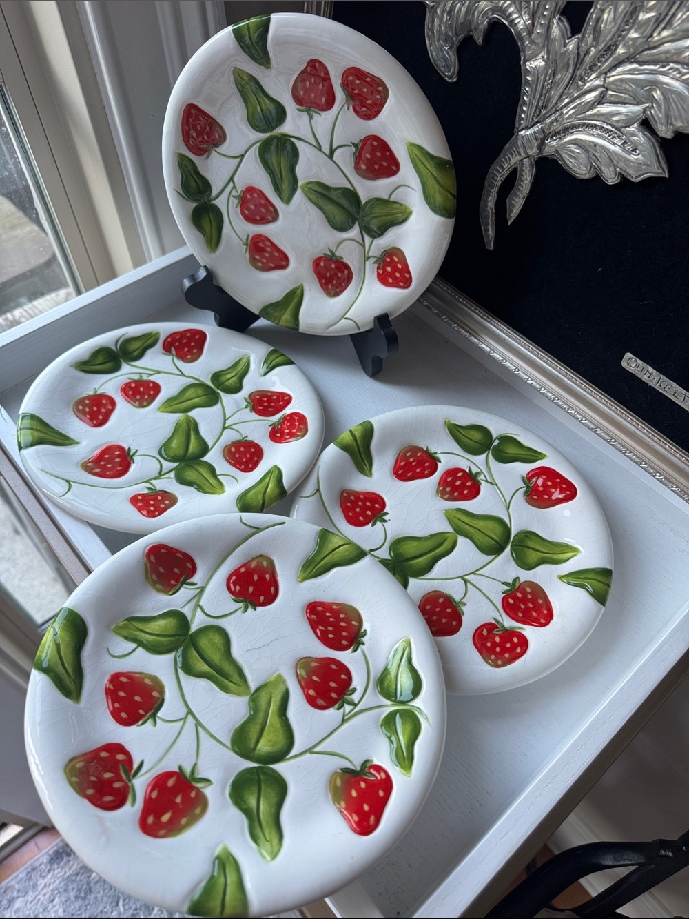 Hand-Painted raised Strawberry Ceramic Dessert Plates set of 4 - Picture 5 of 8